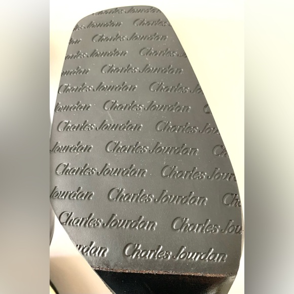 Charles Jourdan Paris T-strap black leather block heel pump. Size 8. Never worn. - Picture 9 of 10